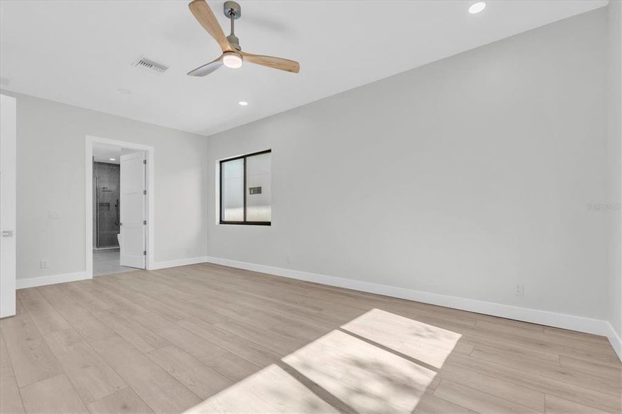 Spacious, unfurnished interior of a new home in , St. Petersburg (Image 39).