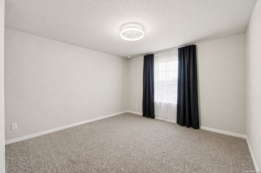Spacious, unfurnished interior of a new home in Winding Brook, San Antonio (Image 14).