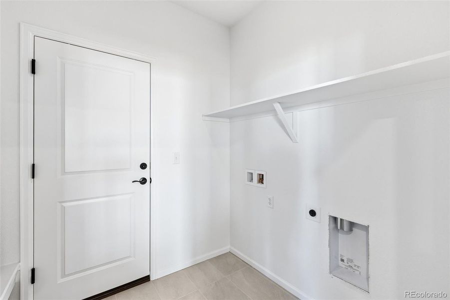 Spacious, unfurnished interior of a new home in The Cottages Collection at Ridgeline Vista, Brighton (Image 22).