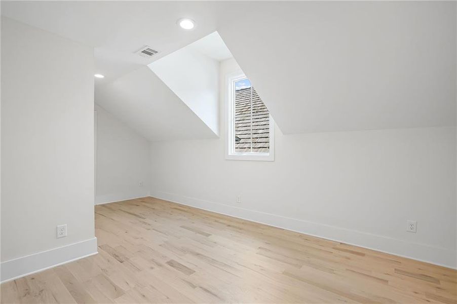 Spacious, unfurnished interior of a new home in , Alpharetta (Image 29).