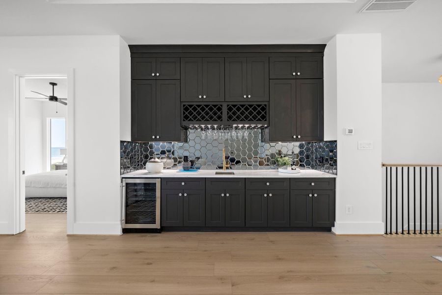 In the 2nd Level you will find a wine bar with its own small refrigerator. In the 2nd Level you will find a wine bar with its own small refrigerator.