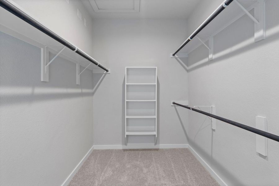 Spacious, unfurnished interior of a new home in Barton Creek Ranch, Conroe (Image 23).