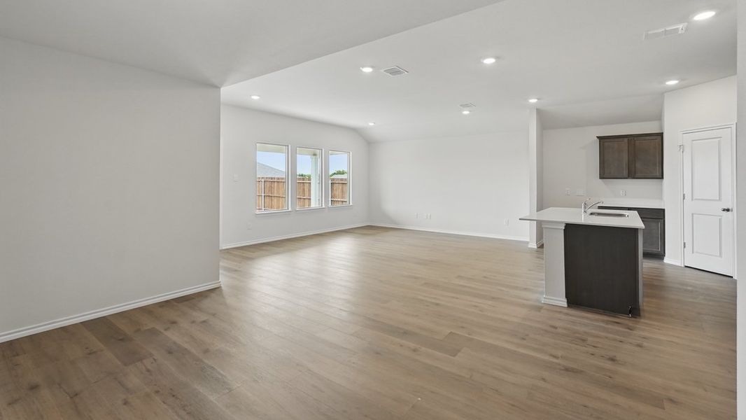 Spacious, unfurnished interior of a new home in Crane Crossing, Crandall (Image 11).