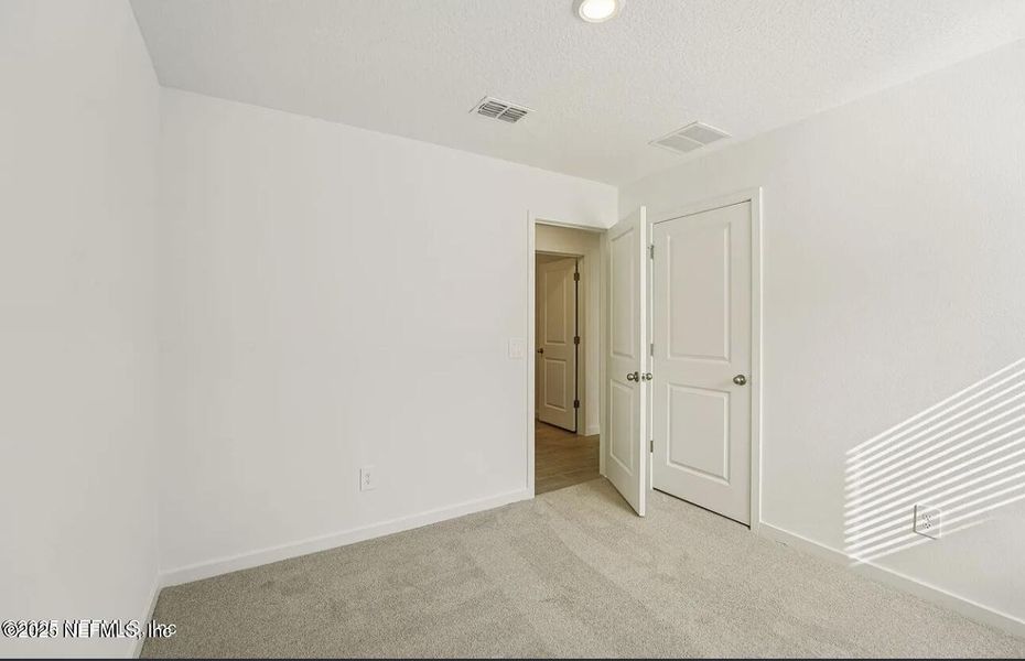 Spacious, unfurnished interior of a new home in Kings Crossing, Jacksonville (Image 17).