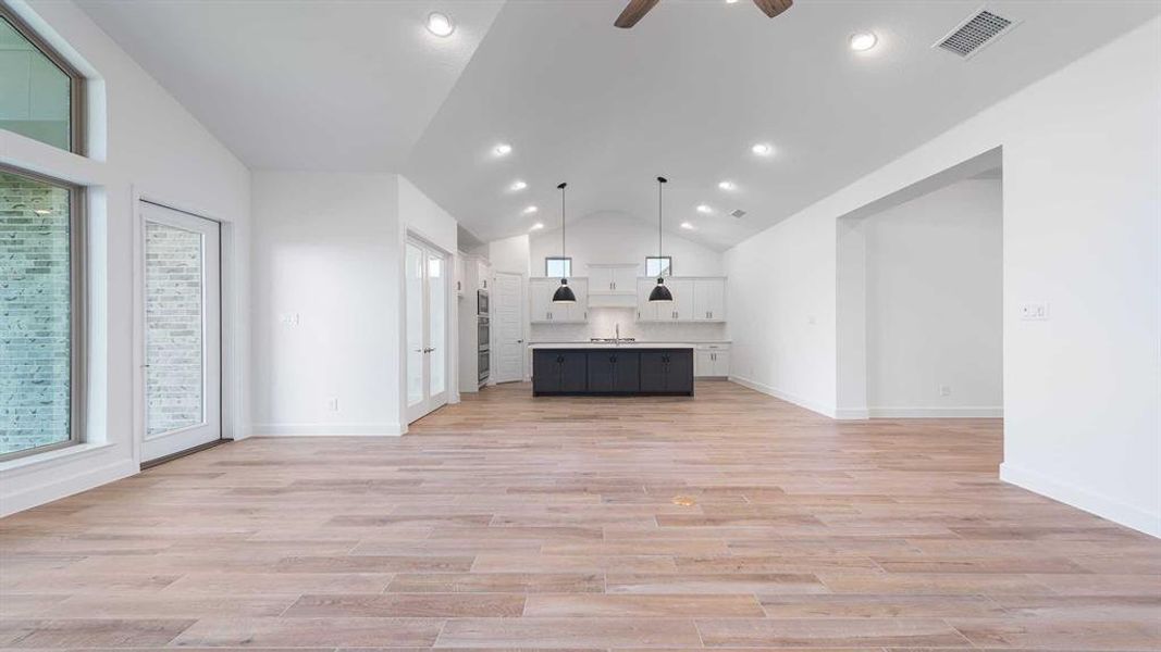 Spacious, unfurnished interior of a new home in Terraces 62', Rockwall (Image 21). Spacious, unfurnished interior of a new home in Terraces 62', Rockwall (Image 21).