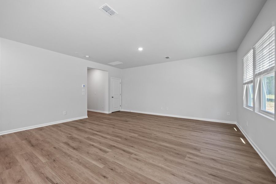 Spacious, unfurnished interior of a new home in Bradford Pointe, Summerville (Image 24).