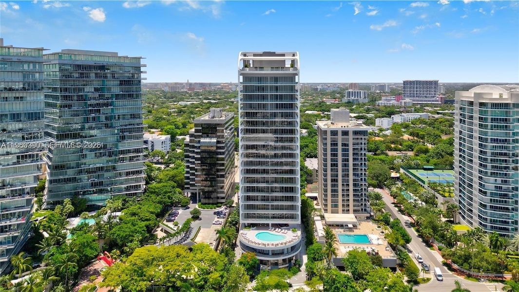 Condo located in Miami, FL showcasing its design and architecture (Image 3).