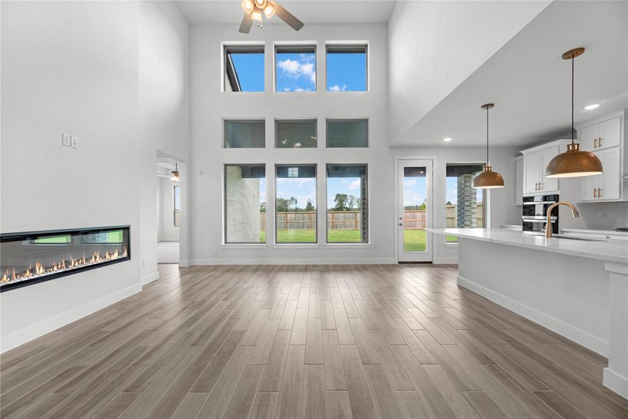 Representative image. Features, selections and colors may vary.