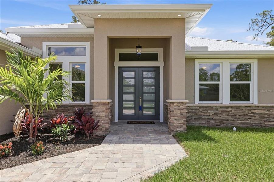 Exterior details and patio area of a home in , North Port (Image 24).