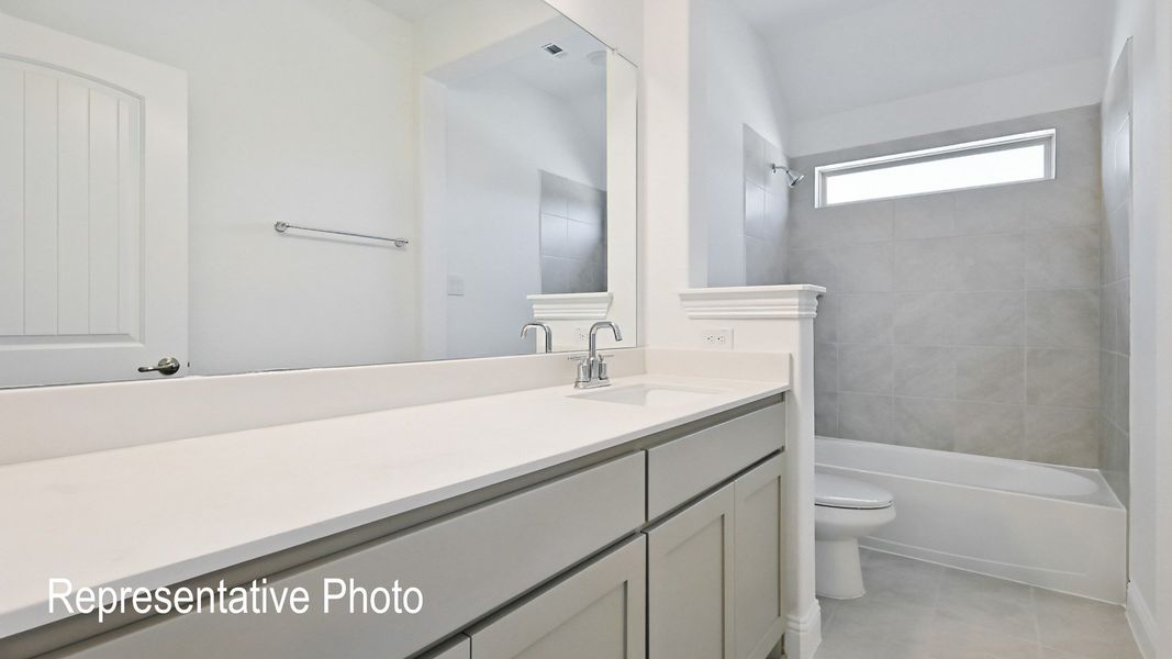 Furnished interior view inside a new home in Ridge Crossing, Waxahachie (Image 18).