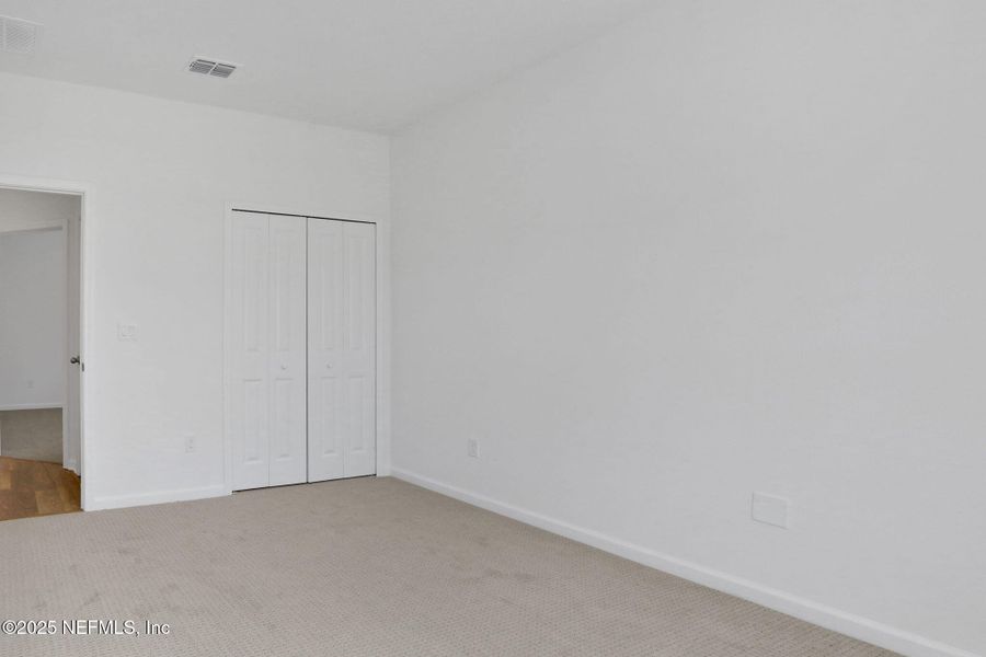 Spacious, unfurnished interior of a new home in Hyland Trail, Green Cove Springs (Image 35).