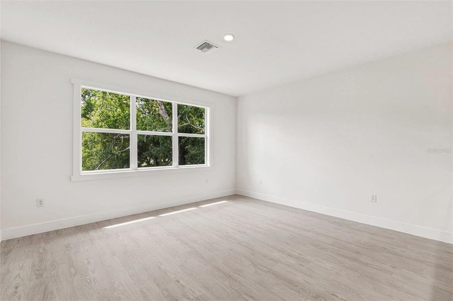 Spacious, unfurnished interior of a new home in , Punta Gorda (Image 16).