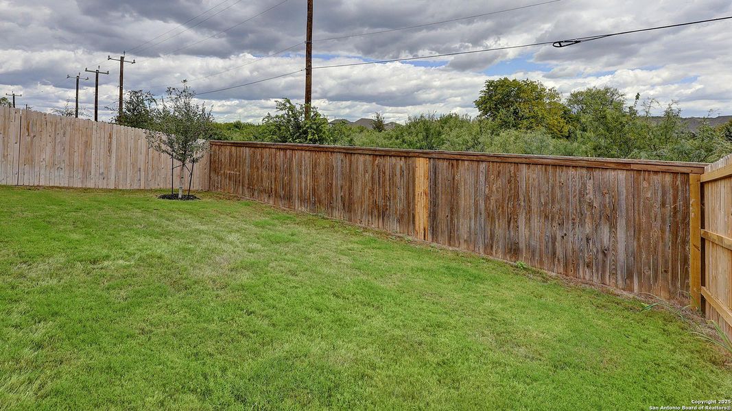 Exterior details and patio area of a home in Ladera 40', San Antonio (Image 27).
