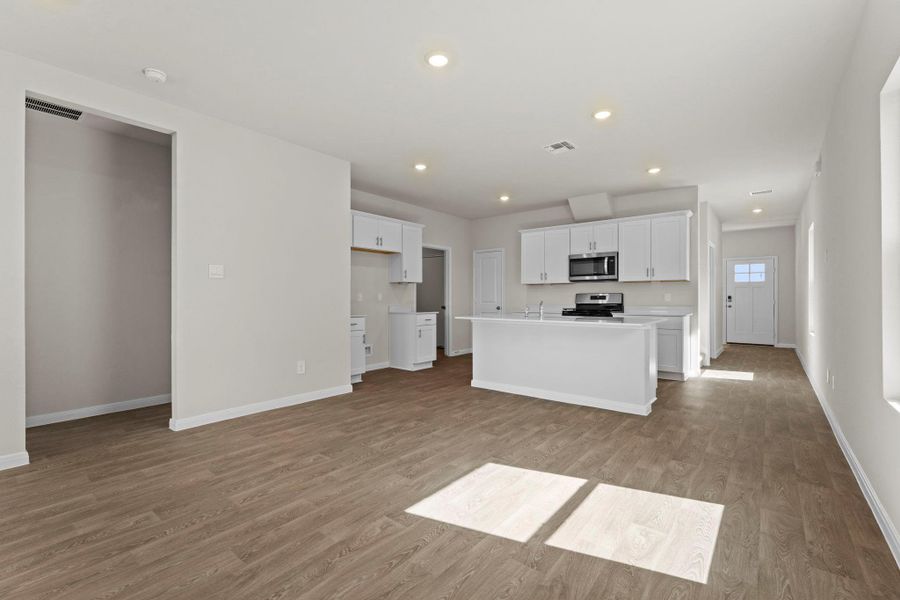 Spacious, unfurnished interior of a new home in Whisper South, San Marcos (Image 14).