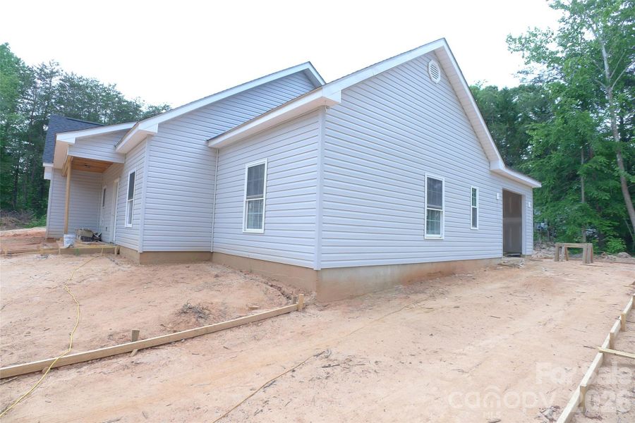 Front and right side of house Front and right side of house