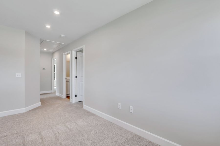 Representative unfurnished interior of a home built from the Sherwood by Ernest Homes in Wexford, Richmond Hill (Image 33).
