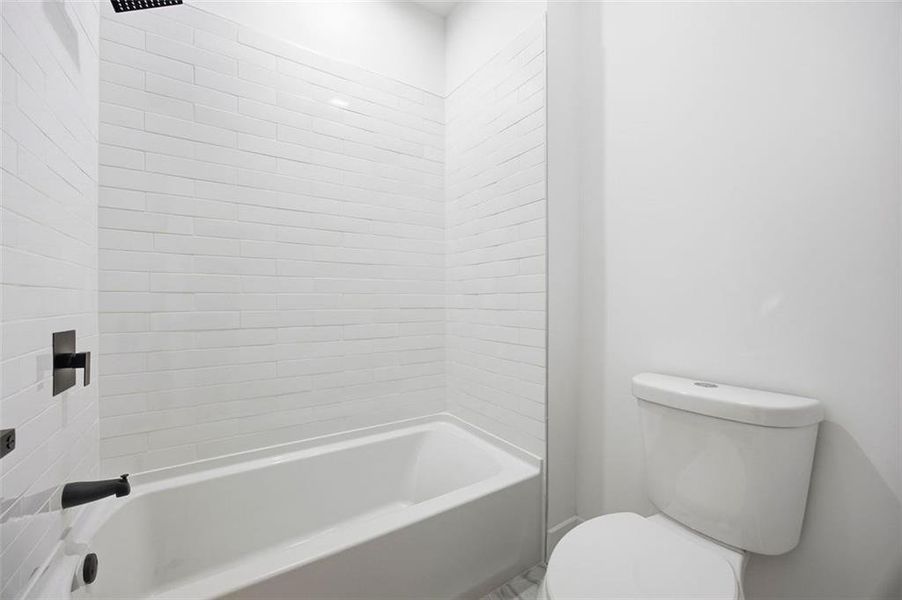 Furnished interior view inside a new home in , Dahlonega (Image 7).