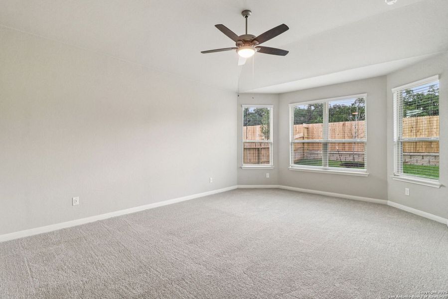 Spacious, unfurnished interior of a new home in Fox Falls, Boerne (Image 35).