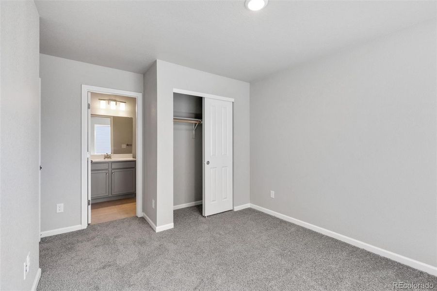 Spacious, unfurnished interior of a new home in Spring Valley, Longmont (Image 12).