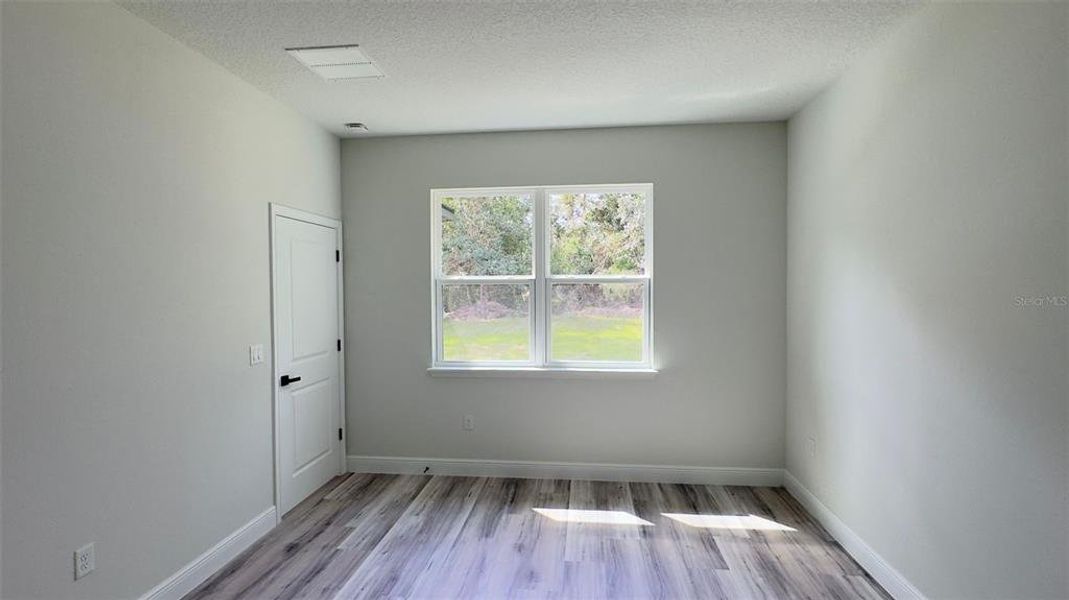 Spacious, unfurnished interior of a new home in , Citrus Springs (Image 18).