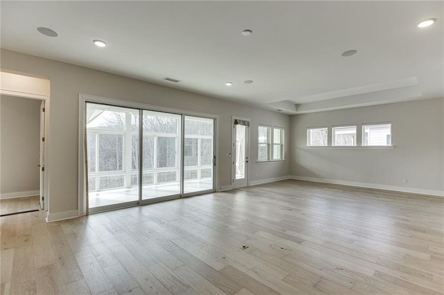 Spacious, unfurnished interior of a new home in The Retreat at Sterling on the Lake 48', Flowery Branch (Image 47).