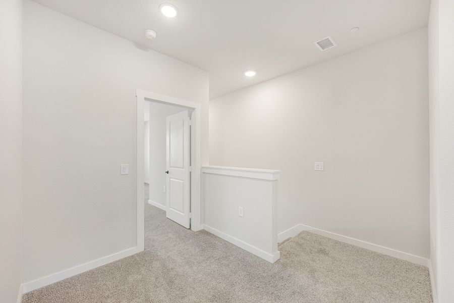Spacious, unfurnished interior of a new home in Wildridge, Oak Point (Image 25). Spacious, unfurnished interior of a new home in Wildridge, Oak Point (Image 25).