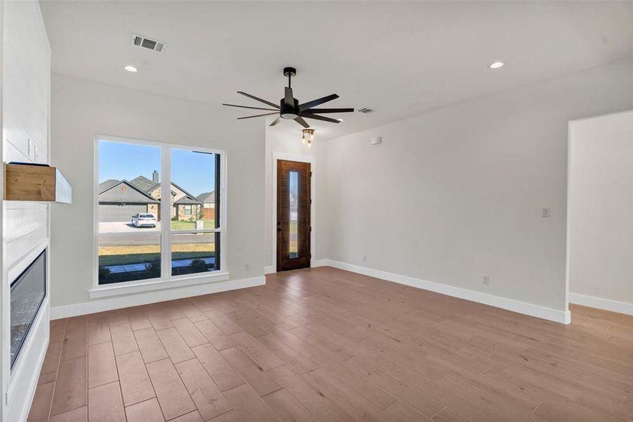 Spacious, unfurnished interior of a new home in , Granbury (Image 15).