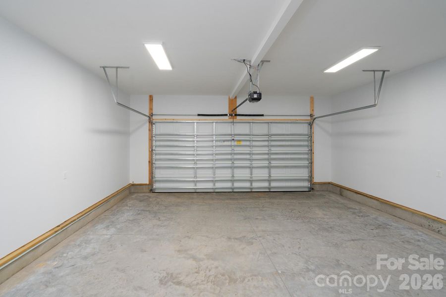 Spacious, unfurnished interior of a new home in , Dallas (Image 41).