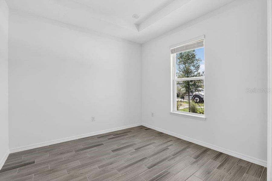 Spacious, unfurnished interior of a new home in Ardisia Park, New Smyrna Beach (Image 35).