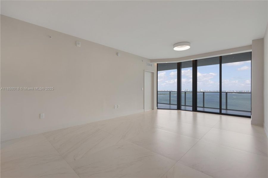 Spacious, unfurnished interior of a new home in , Miami (Image 35).