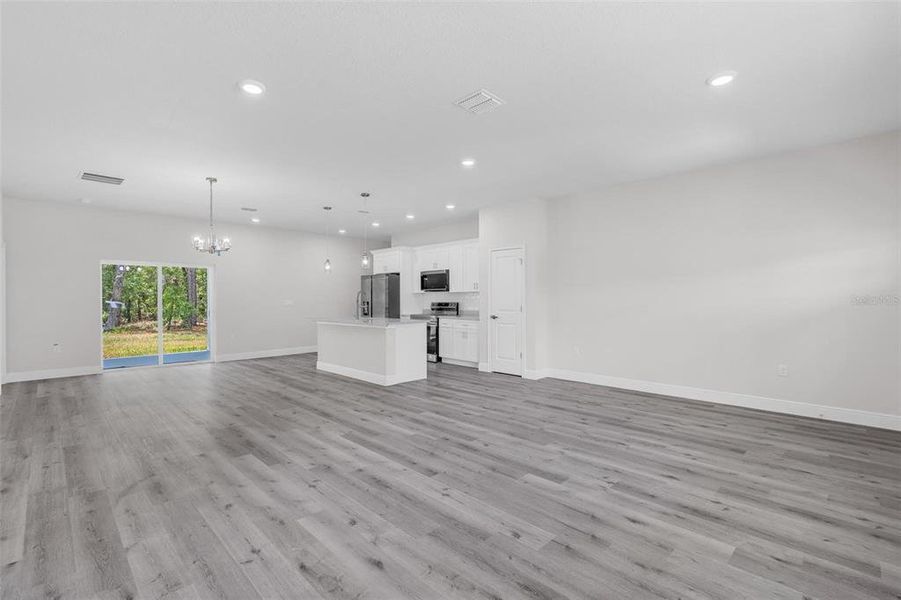 Spacious, unfurnished interior of a new home in , Citrus Springs (Image 22).