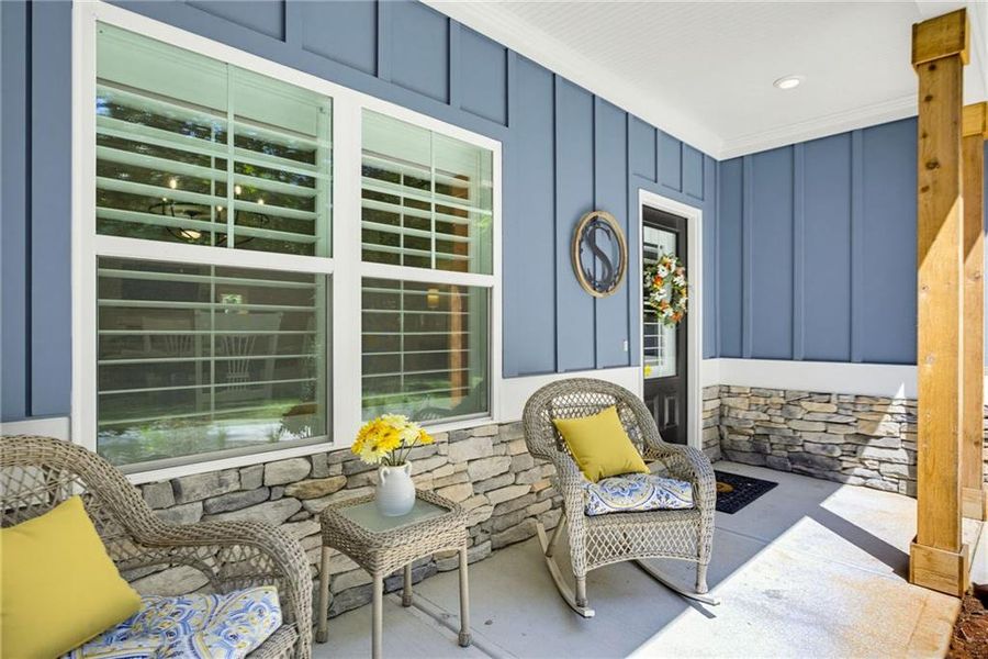 Exterior details and patio area of a home in , Dallas (Image 3).