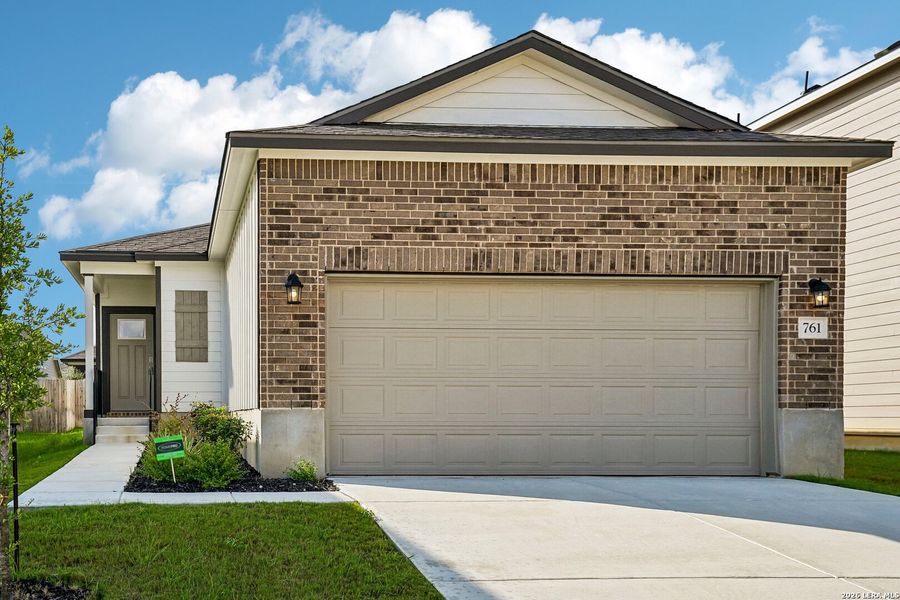 Front exterior of a new home in , New Braunfels, TX, highlighting curb appeal (Image 20). Front exterior of a new home in , New Braunfels, TX, highlighting curb appeal (Image 20).