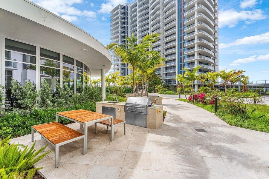 062-220LakeShoreDrive-1415-LakePark-FL-3
