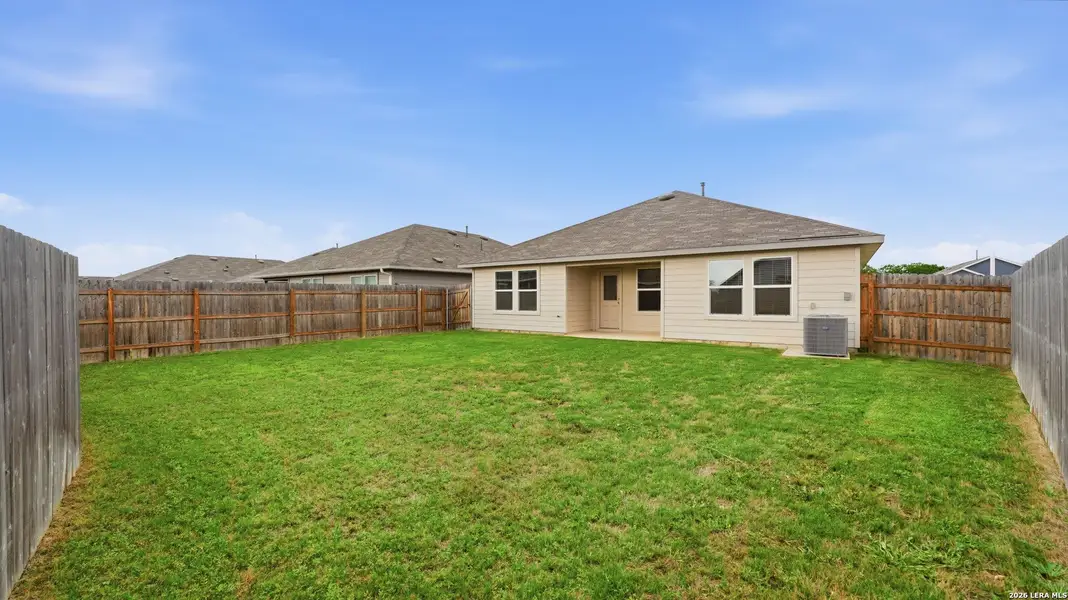 Exterior details and patio area of a home in Heather Glen, New Braunfels (Image 3).
