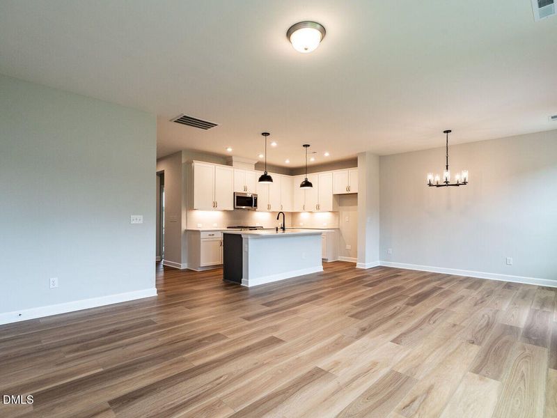 008-1280x960-family-room