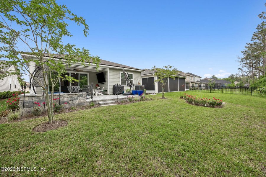Exterior details and patio area of a home in Tributary, Yulee (Image 26).