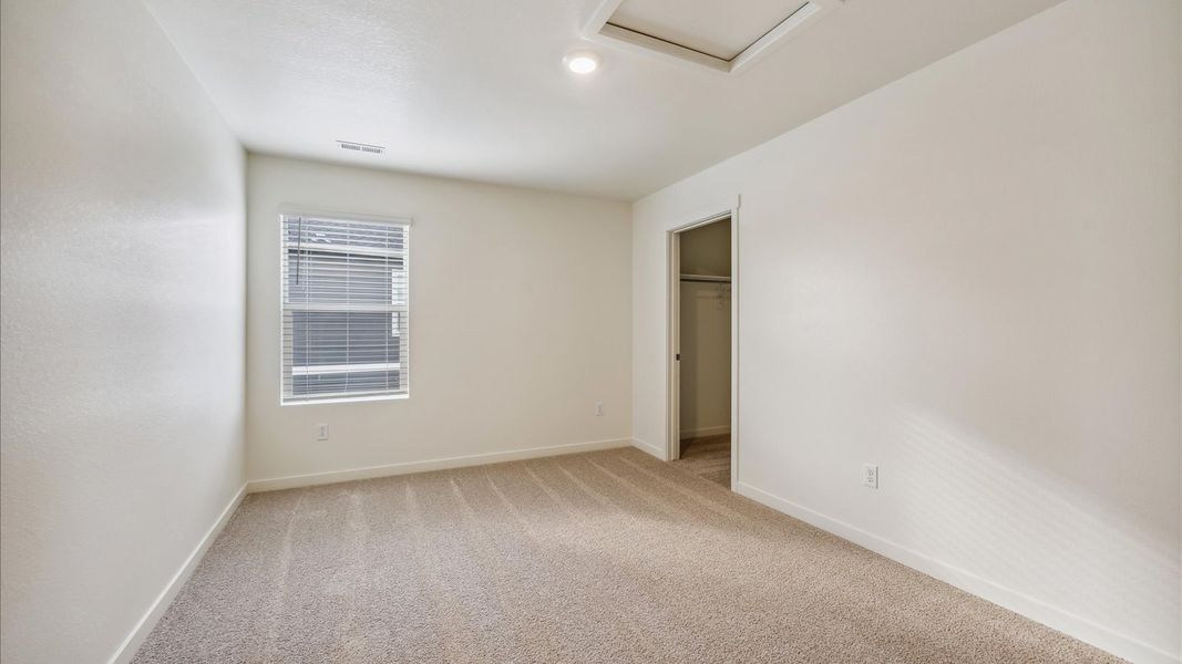 Spacious, unfurnished interior of a new home in Settlers Crossing, Commerce City (Image 20).