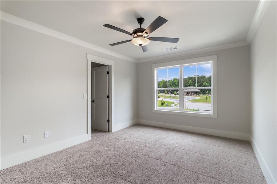 Spacious, unfurnished interior of a new home in Spring Creek, Monroe (Image 34).