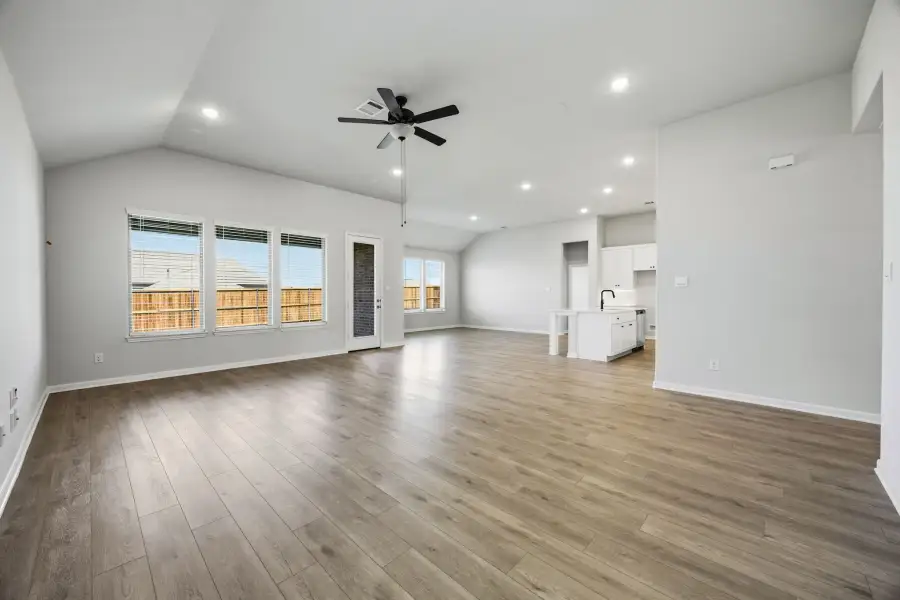 Spacious, unfurnished interior of a new home in Tinsley Meadows, Van Alstyne (Image 16).