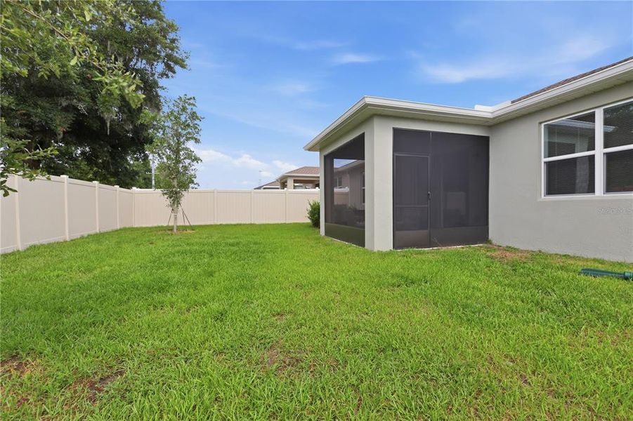 Exterior details and patio area of a home in Grandview Gardens, Deland (Image 29).