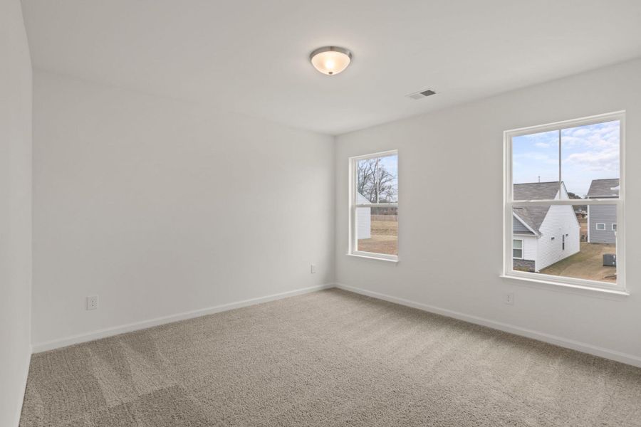 Spacious, unfurnished interior of a new home in Bellevue, Greenville (Image 24).