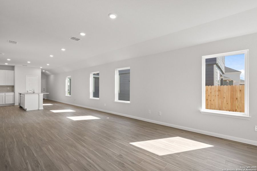Spacious, unfurnished interior of a new home in Timber Creek, San Antonio (Image 29).
