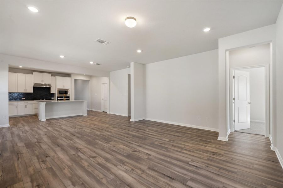 Photos are representative images and renderings for illustrative purposes only. Actual structural options and design images of the home may vary. Photos are representative images and renderings for illustrative purposes only. Actual structural options and design images of the home may vary.