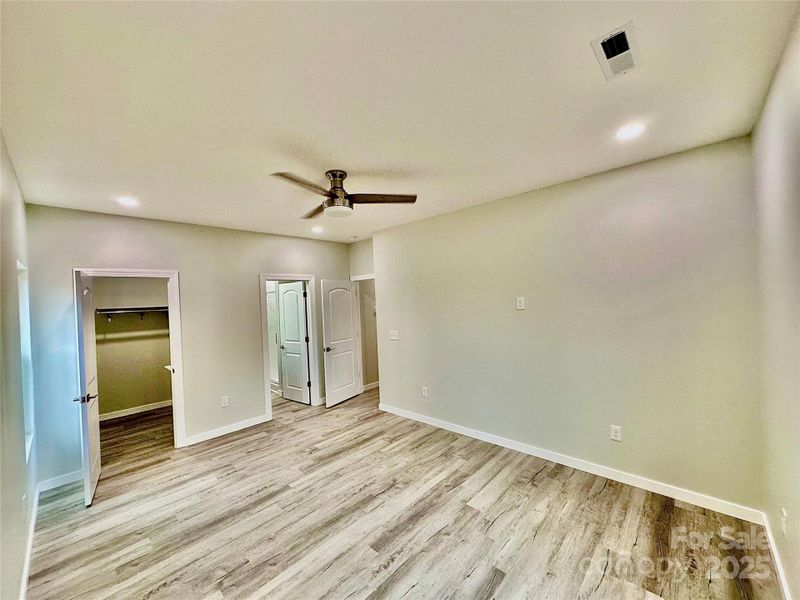 Spacious, unfurnished interior of a new home in , Jefferson (Image 13).