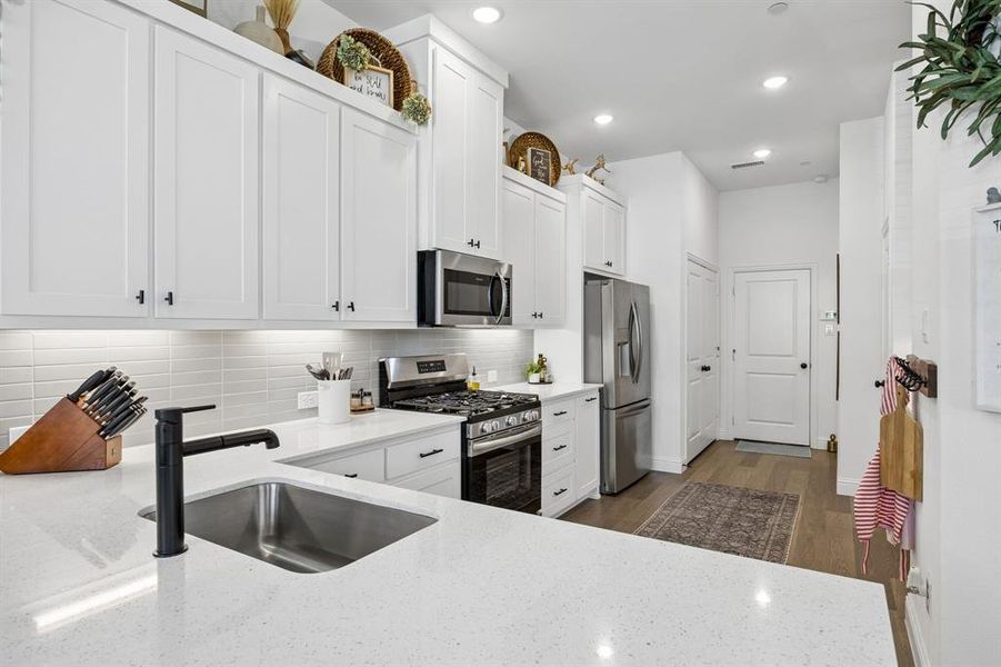 Furnished interior view inside a new home in , Grand Prairie (Image 27).