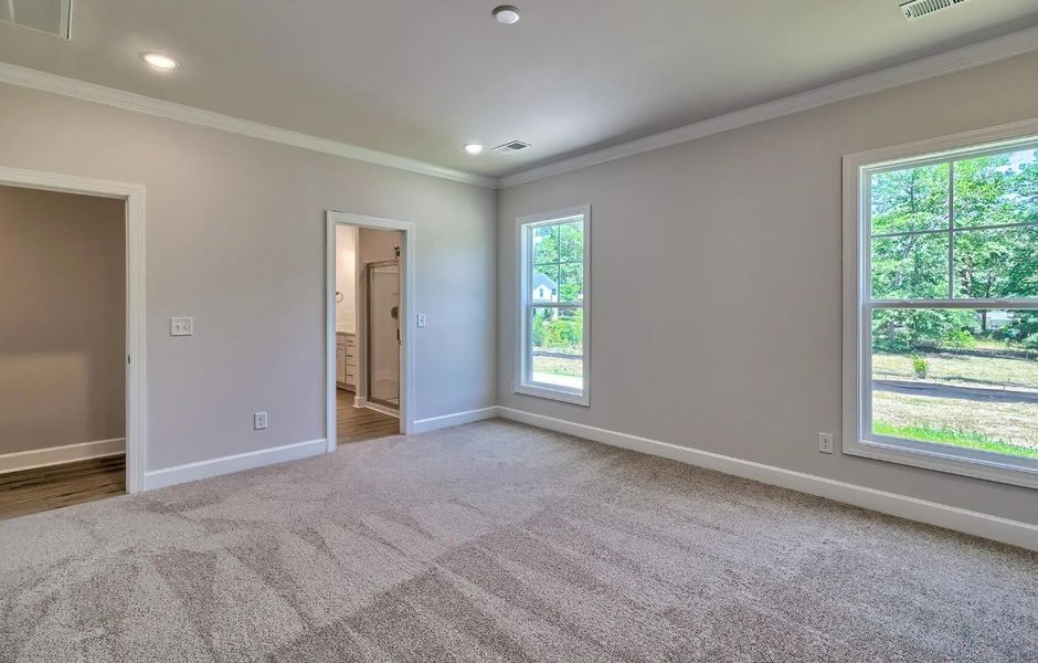 Spacious, unfurnished interior of a new home in Satchel Ford, Columbia (Image 14).