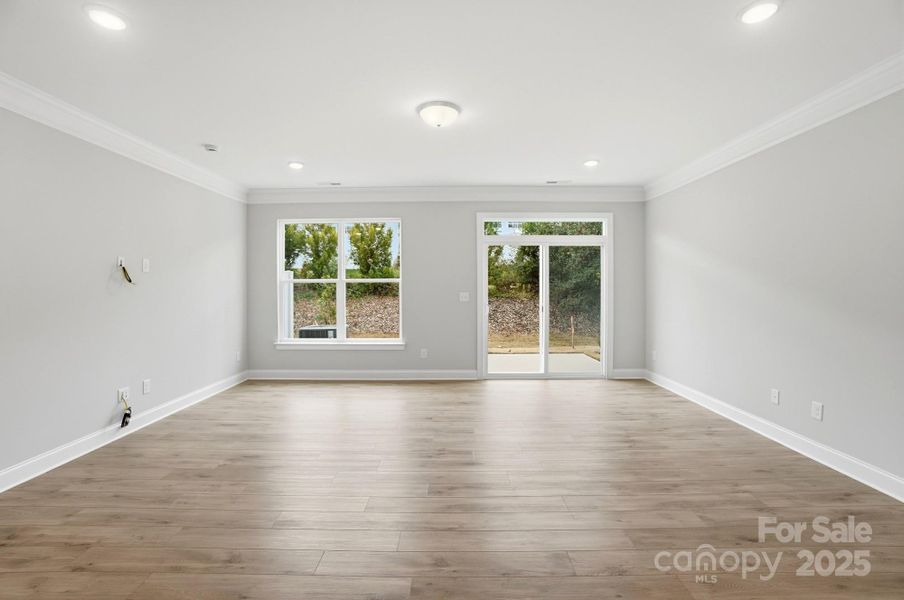 Spacious, unfurnished interior of a new home in Harrisburg Village, Harrisburg (Image 29).