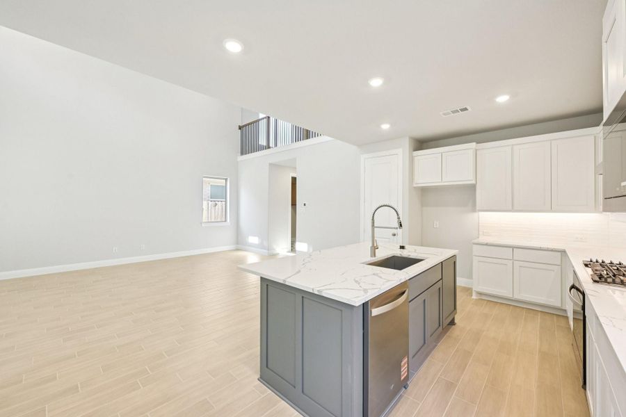 Furnished interior view inside a new home in Evergreen 40', Conroe (Image 11).