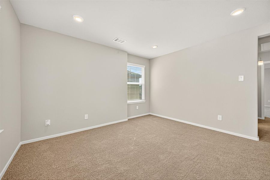 Spacious, unfurnished interior of a new home in Sunterra, Katy (Image 31). Spacious, unfurnished interior of a new home in Sunterra, Katy (Image 31).